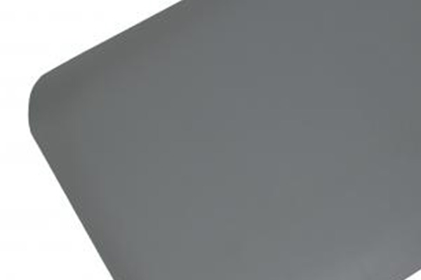 Heel-resistant anti-fatigue mat with a smooth vinyl top