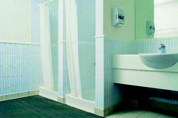 Locker Pro self-draining barefoot-comfort mat