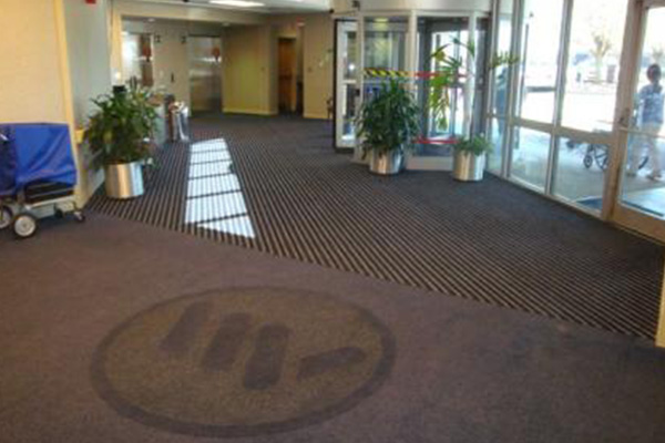 Elegance linear design recess well mat
